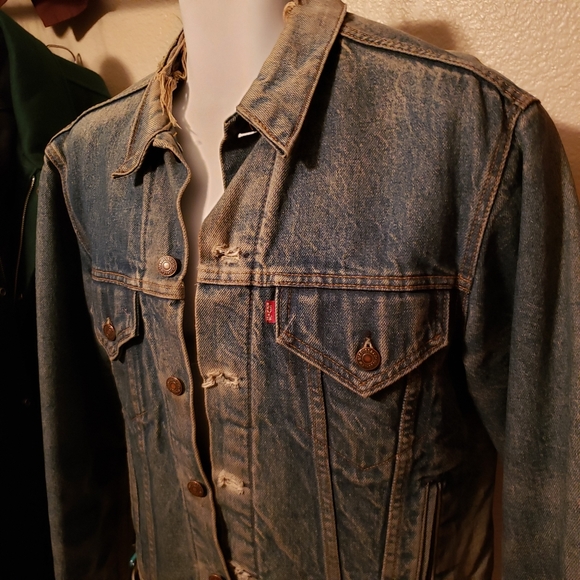 Vintage Levi's medium denim trucker jacket worn distressed blue - Picture 2 of 8